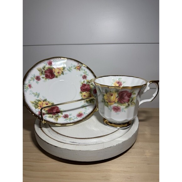Vtg Crownford Queen’s English Bone China Tea Cup & Saucer Pink Yellow Roses Gold - Picture 1 of 5